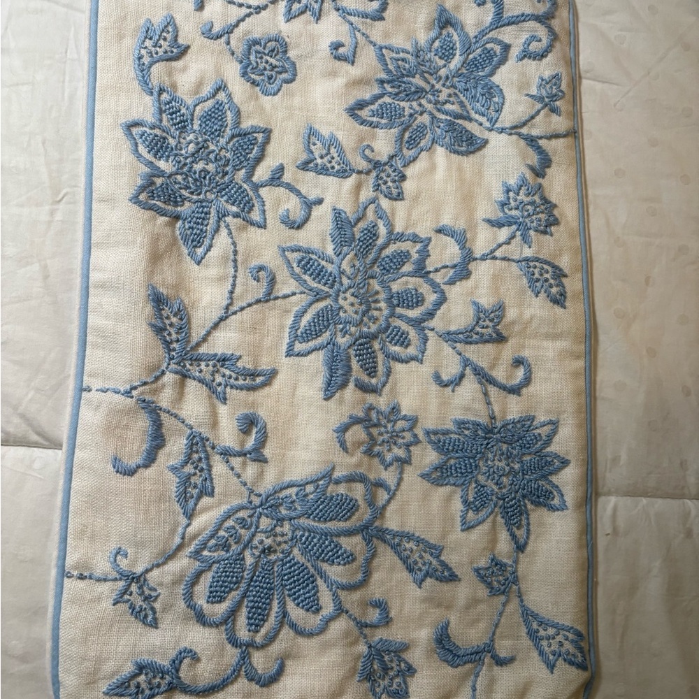 BNWT Serena and Lily Margot pillow cover - Picture 2 of 4